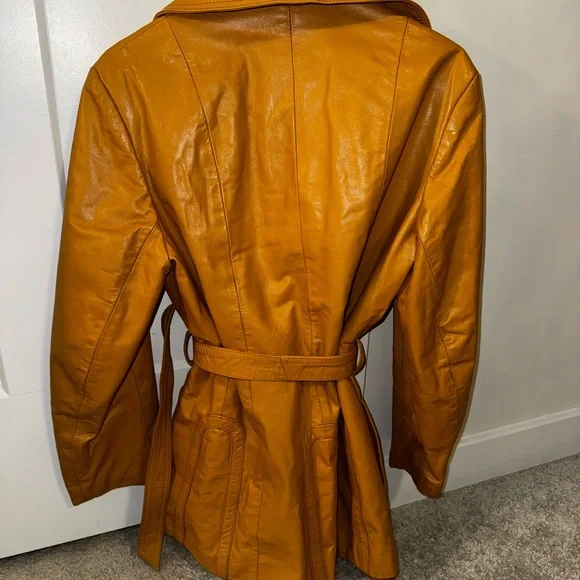 yellow leather trench coat - Picture 4 of 11